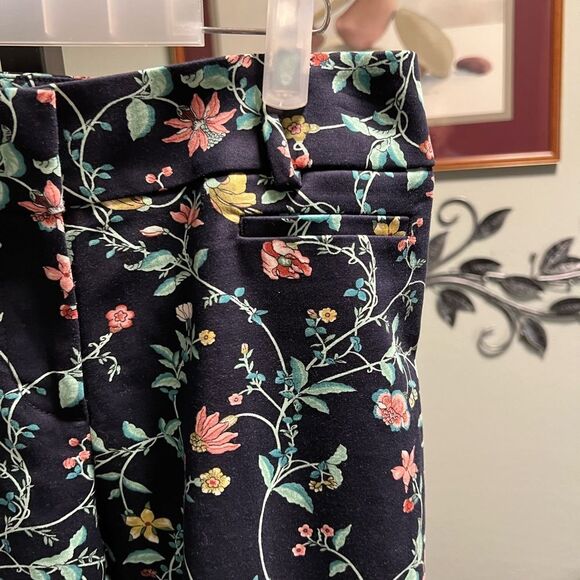 LOFT Floral Ankle Pants - Black and Multicolor Size 26 #DP330 - Picture 4 of 6